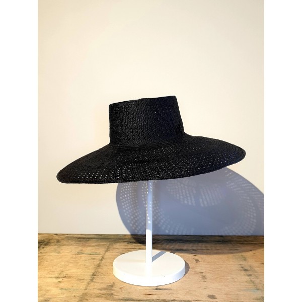 Dilara Latrous vasarinė skrybėlė